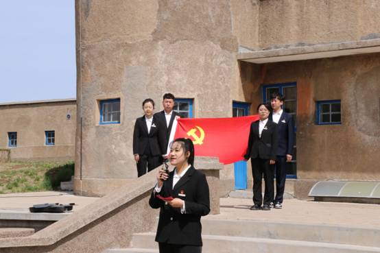 学生党员讲党课2.jpg